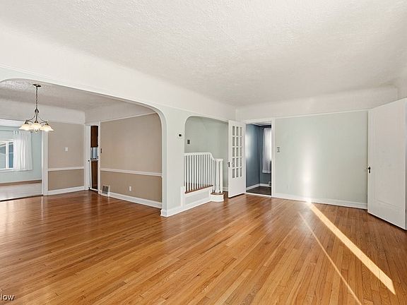 5th image of 2208 Cranston Rd