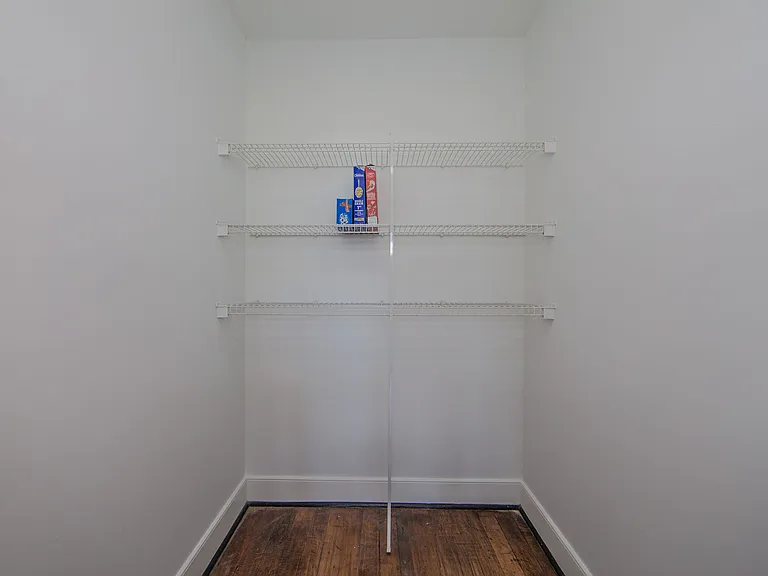 Broadway Apartments — Photo 17