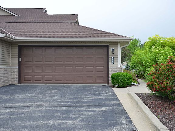Attached 2 car garage
