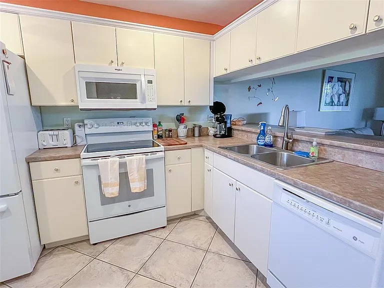 690 Bird Bay Cir #28 — Photo 8