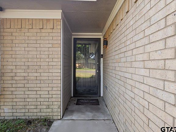 2nd image of 710 Southwood Dr