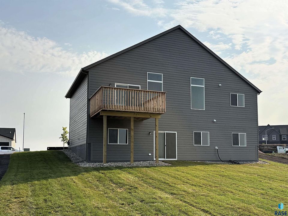 2nd image of E Ashwood Cir