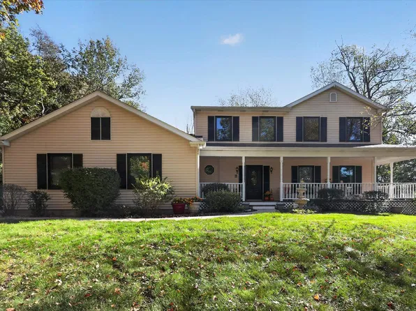 51976 Westwood Forest Dr, South Bend, IN 46628
