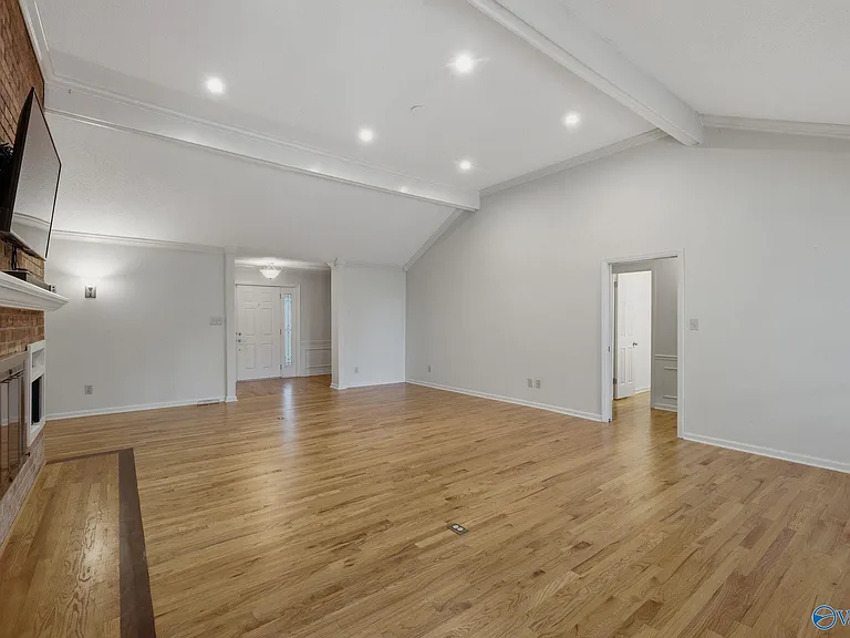 815 Baylor Dr SE — Photo 6