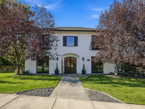 601 Queensgate Dr, Richland, WA 99352
