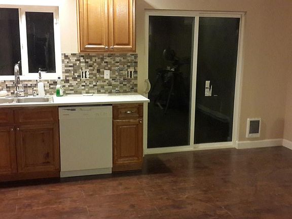 5th image of 4530 S Puget Sound Ave