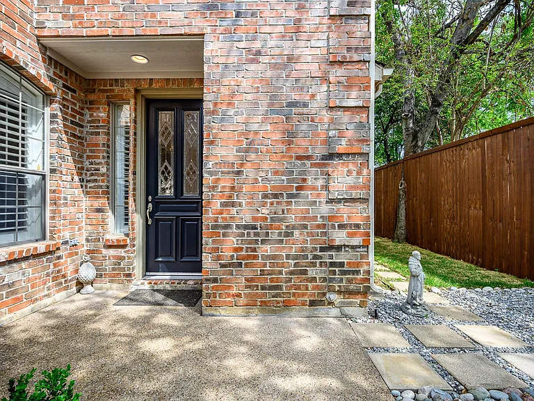 4209 Sexton Ln — Photo 2