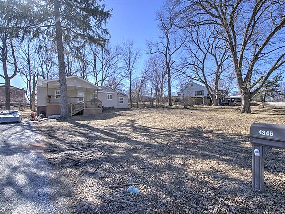 3rd image of 4345 Oak Dr