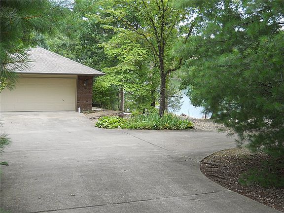 4th image of 29 Brittany Ln