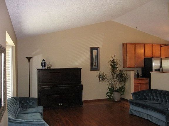 5th image of 11 Carefree Ln