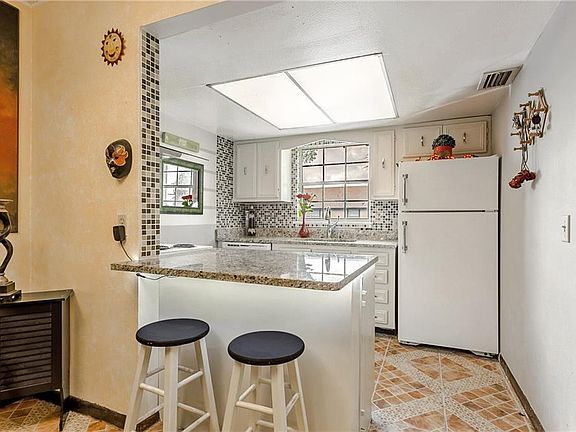 4th image of 4746 Avon Ct