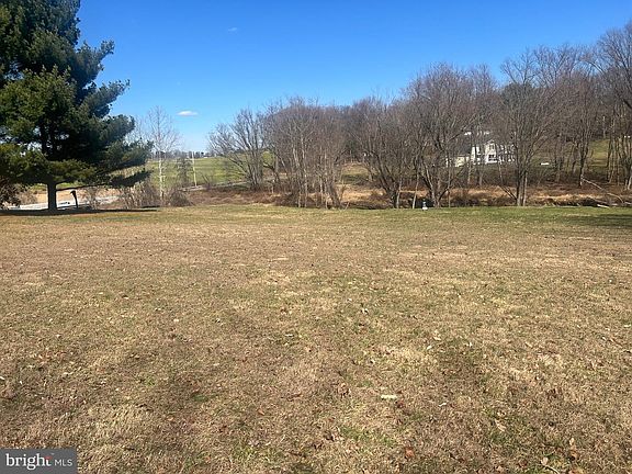 5th image of 223 W Woodview Rd