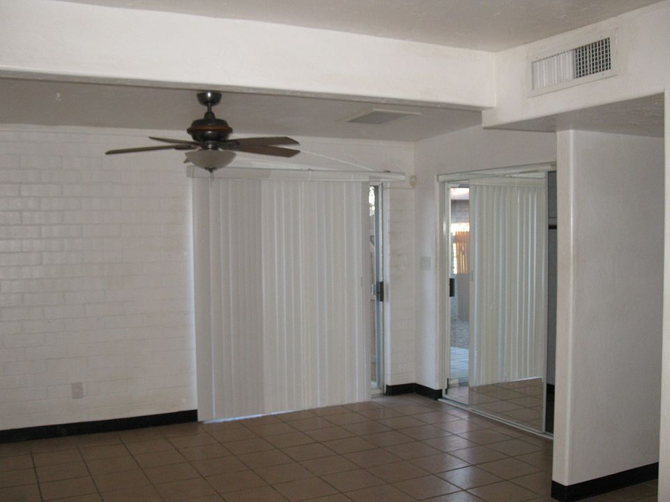 1st image of 3214 E 4th St APT 6