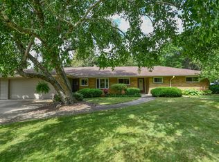 587 Rosedale Dr, Thiensville, WI 53092