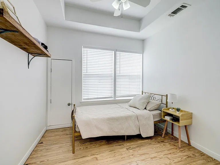 4801 Avenue H — Photo 23