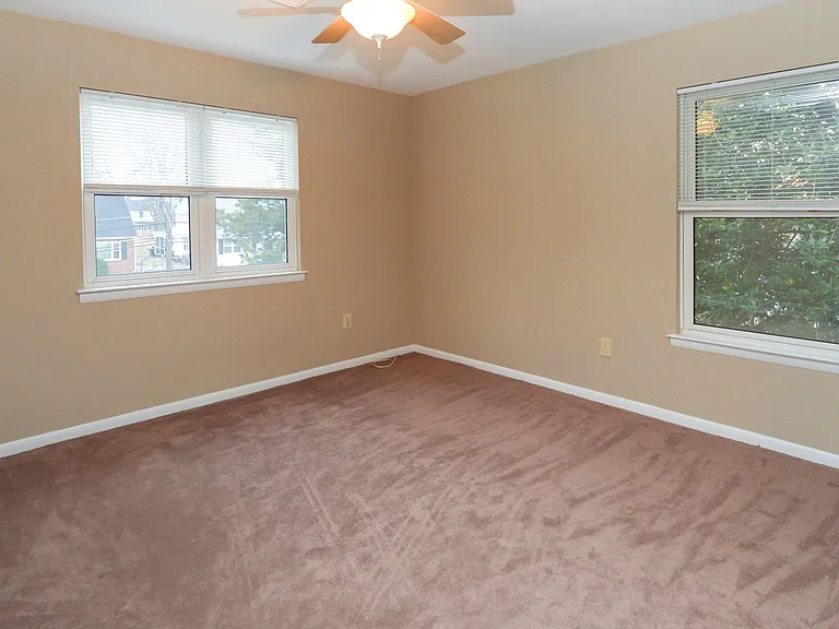 107 E Kings Hwy — Photo 14