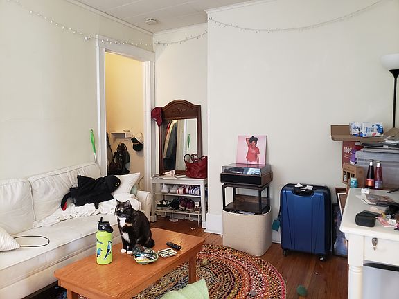3rd image of 321 W Wilson St #4