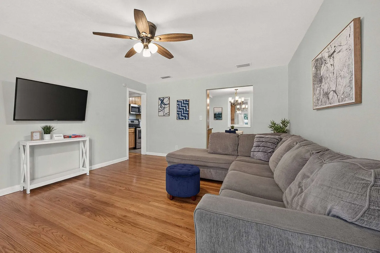 4 bed, 3.0 bath, 1646 sqft, $2,489 — Photo 1