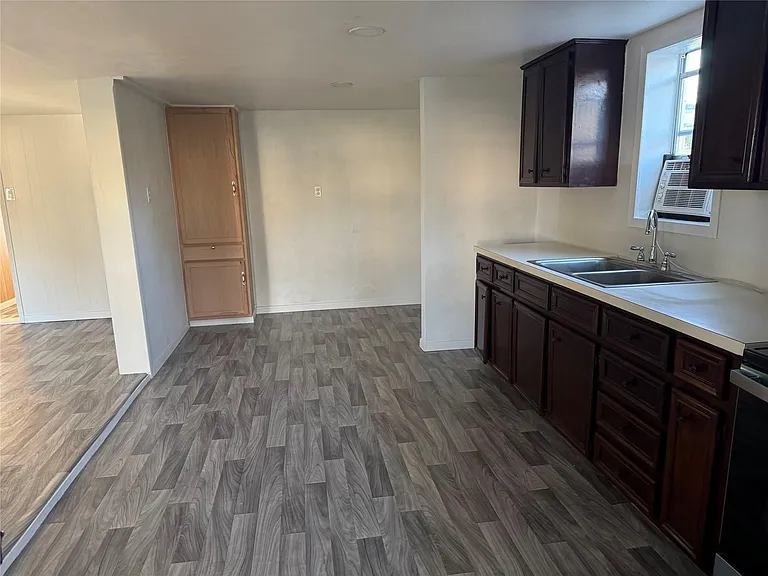 406 S 7th St — Photo 11