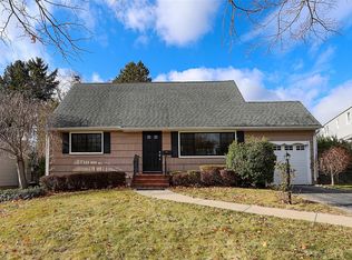 111 Briarcliff Rd, East Norwich, NY 11732