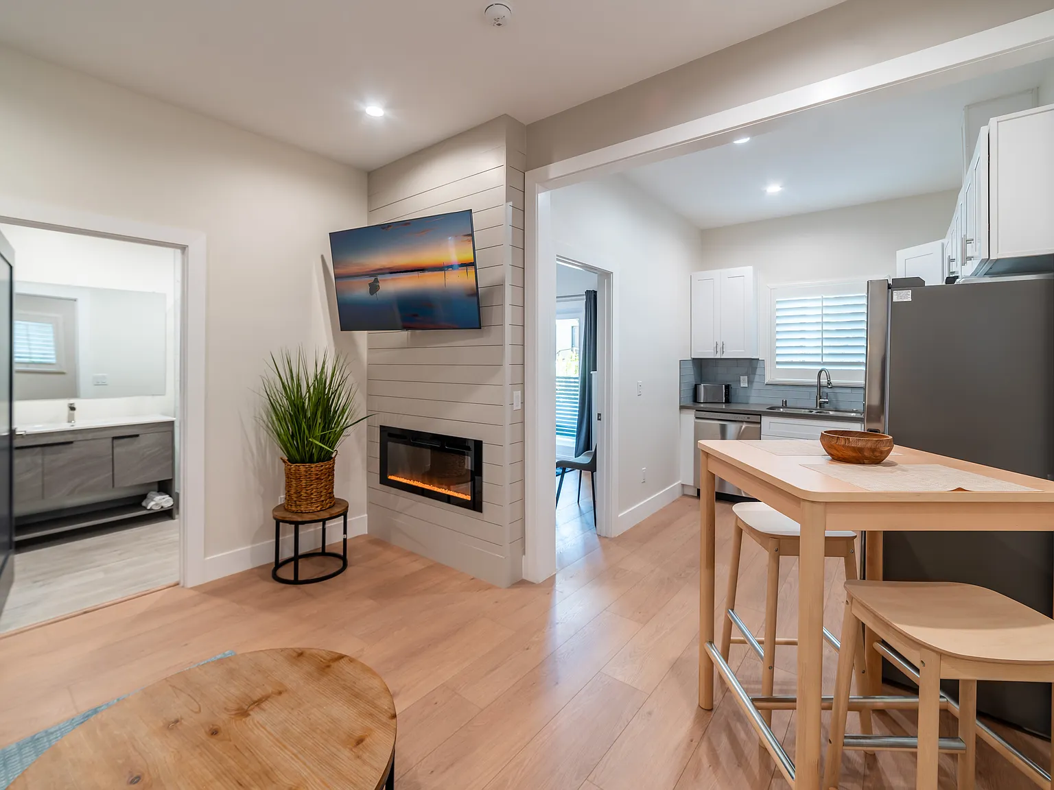1 bed, 390 sqft, $2,300 — Photo 2