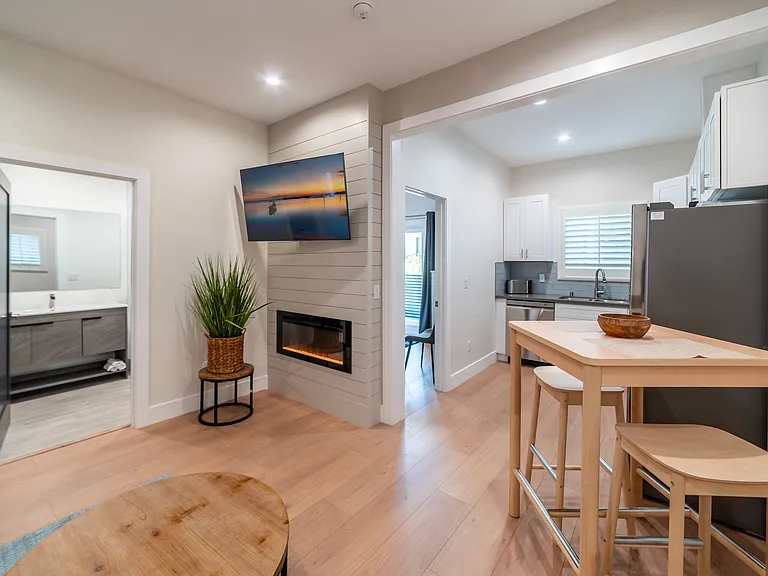 1140 Elden Ave #3 — Photo 2