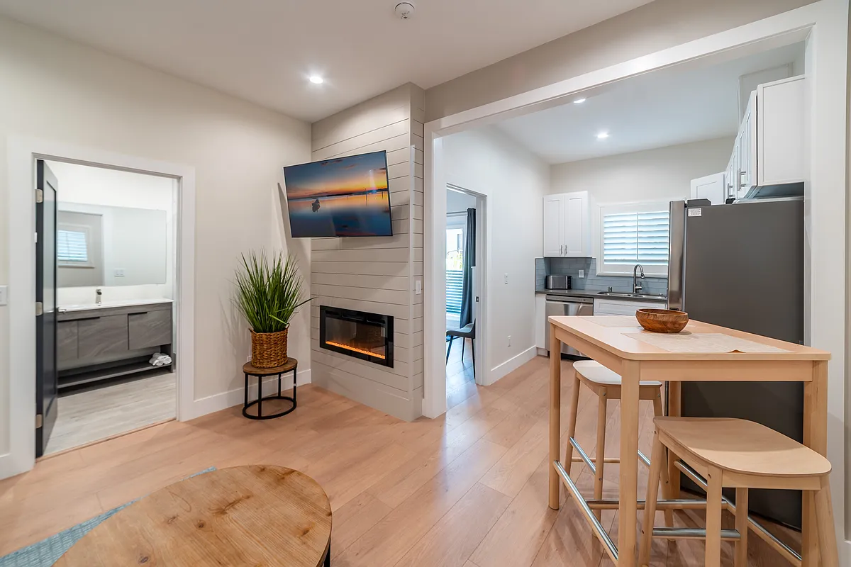 Building Photo - 1140 Elden Ave #3