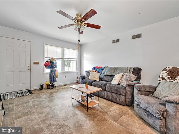 4th image of 105 Larkspur Dr