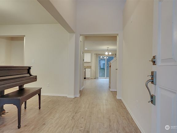 4th image of 16727 129th Avenue Ct E