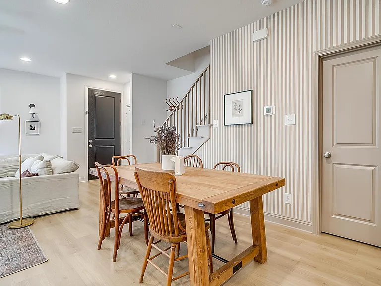 215 Athenia Dr — Photo 3