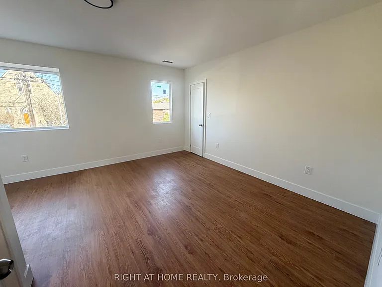 300 S Kingsway #UPPER — Photo 5