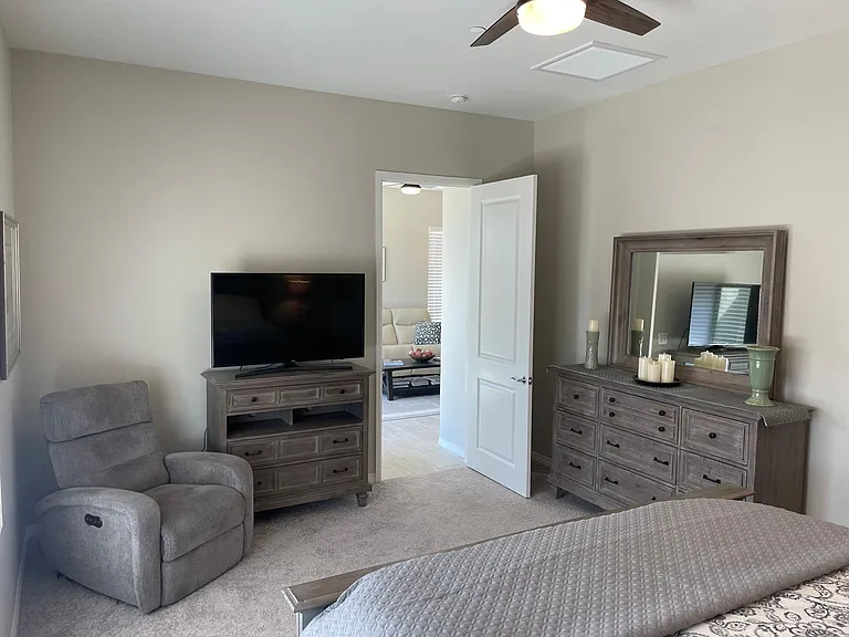 110 Zinfandel — Photo 16
