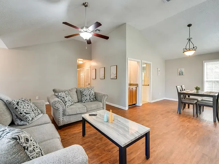 Jefferson Place Condominiums — Photo 2