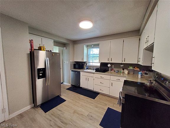 5th image of 4113 Stonehaven Rd