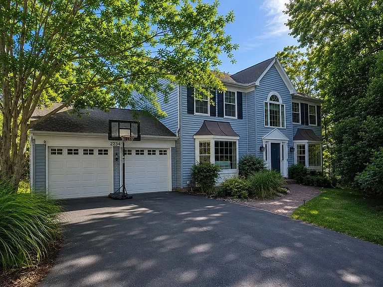 2334 Putnam Ln — Photo 1