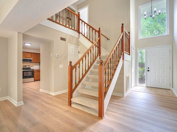 3rd image of 1002 Evergreen Way