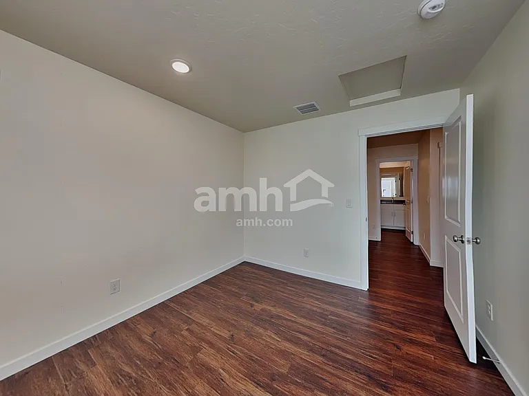 1519 N Barkvine Ave — Photo 18