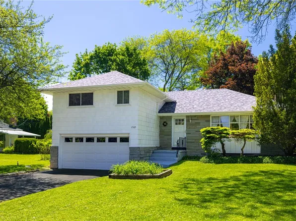 1305 Calkins Rd, Pittsford, NY 14534