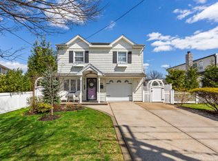 40 Beverly Pl, Massapequa, NY 11758