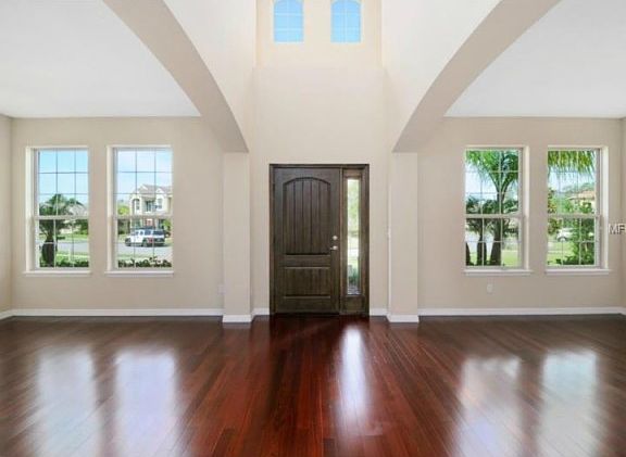 3rd image of 302 Chandler Cir