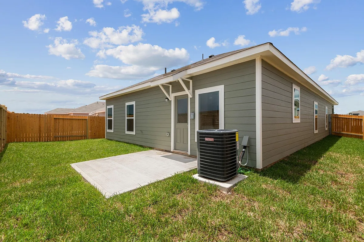 Building Photo - 15446 Maple Terrace Dr