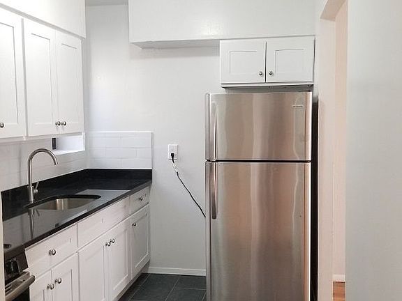 2nd image of 152 Parkside Ave APT 3L