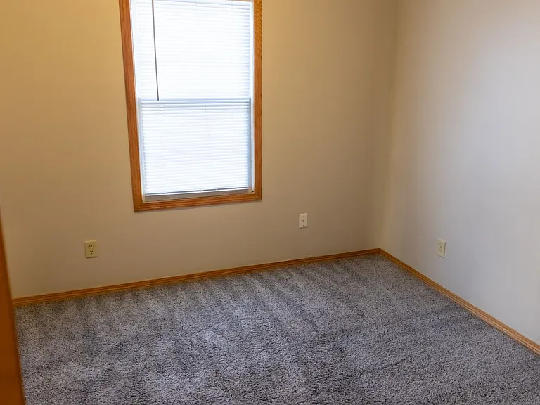 415 N Walnut St — Photo 4