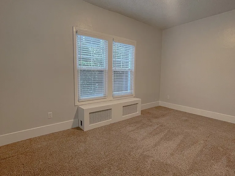 709 N I St #11 — Photo 20