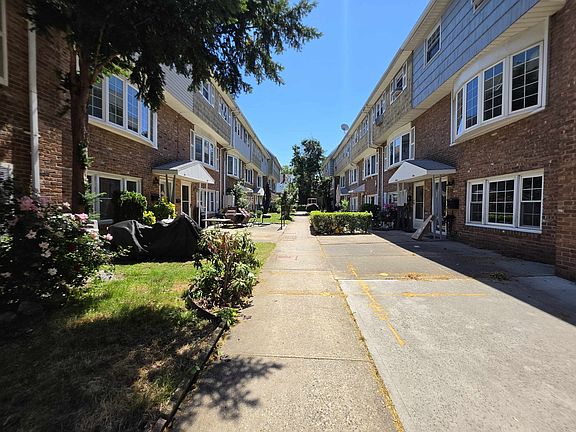 4th image of 9 Elna Ct