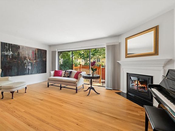 4th image of 1926 N Larrabee St