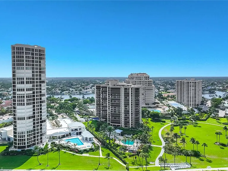 4551 Gulf Shore Blvd N #200 — Photo 42