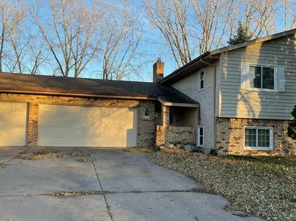 8224 Penn Ave N, Brooklyn Park, MN 55444