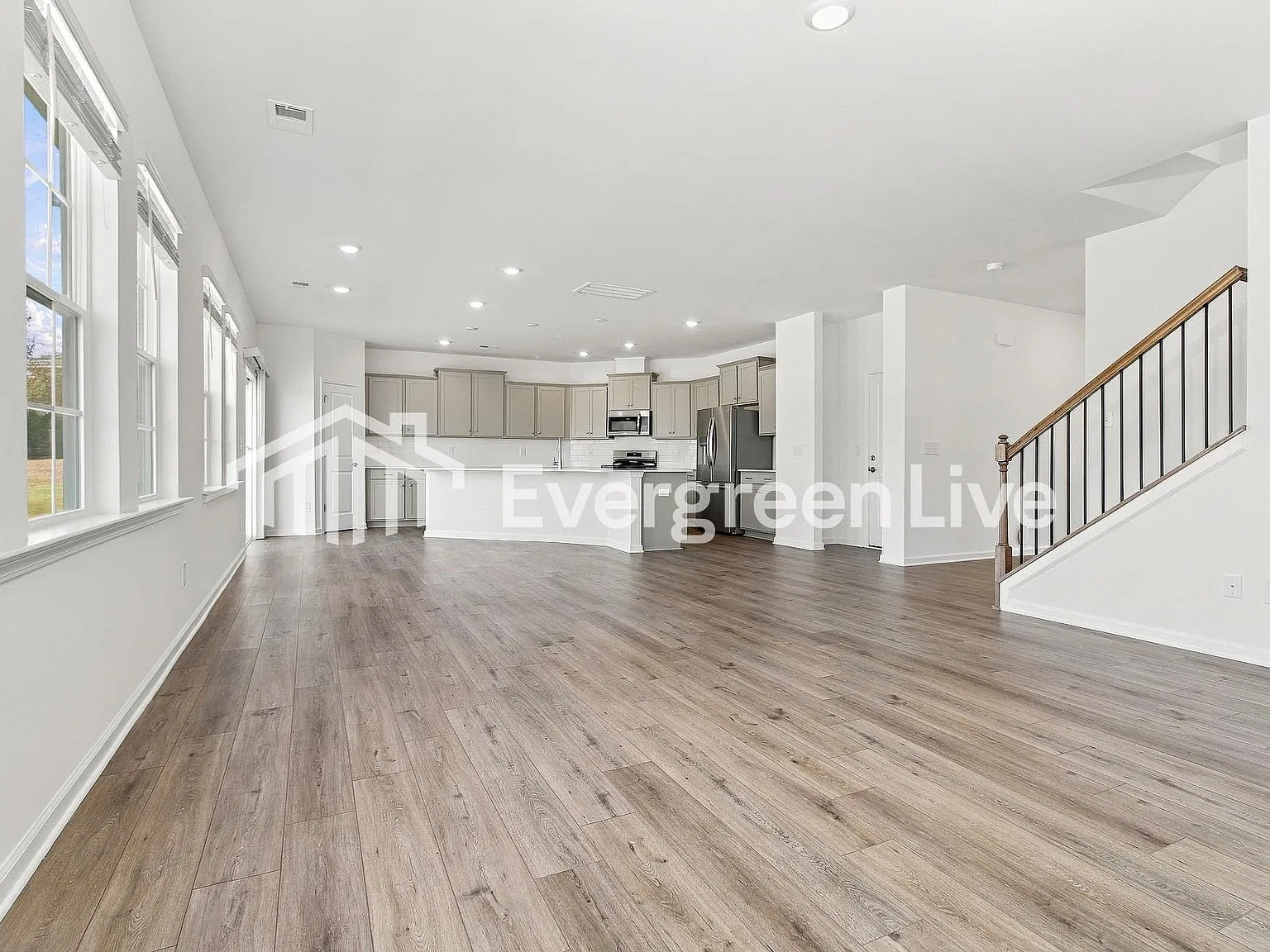 4 bed, 3.5 bath, 2964 sqft, $2,370 — Photo 2