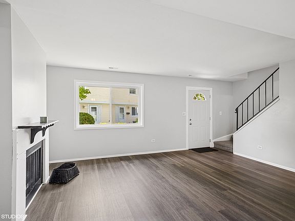 4th image of 852 Oxford Pl #852